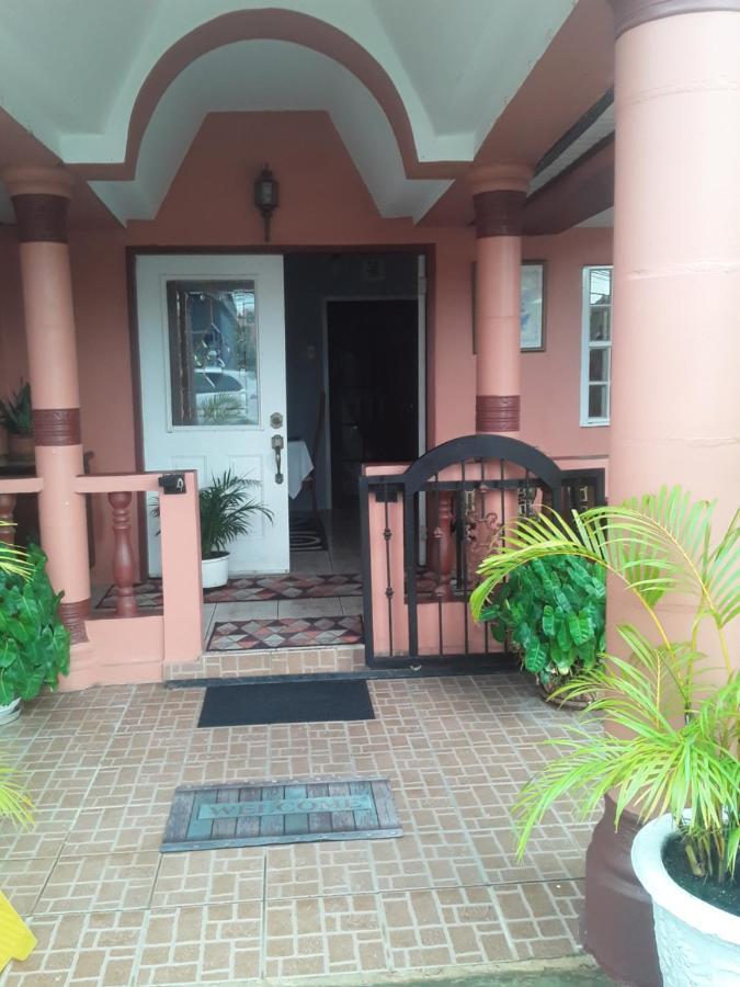 Derick'S Inn Piarco Exterior photo